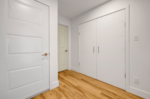 Hall d'entrée/Vestibule - 2635 Ch. Des Lupins, Mont-Blanc, QC - Indoor Photo Showing Other Room