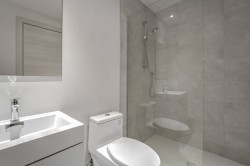 Salle de bains attenante à la CCP - 