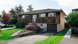1023 Kenneth St Saanich, BC V8X 3J3