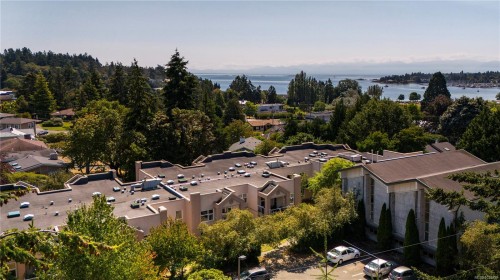 105-3915 St. George's Lane  Saanich, BC V8N 4E3