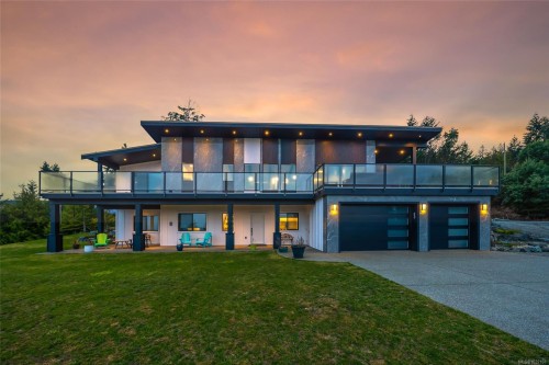 1704 Warn Way, Qualicum Beach, BC 