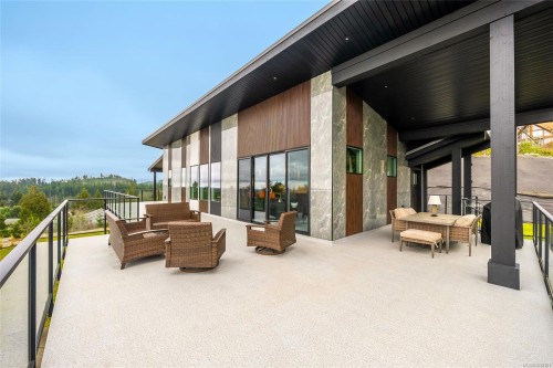 1704 Warn Way, Qualicum Beach, BC 