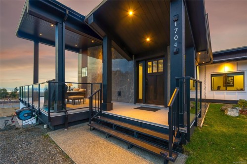 1704 Warn Way, Qualicum Beach, BC 