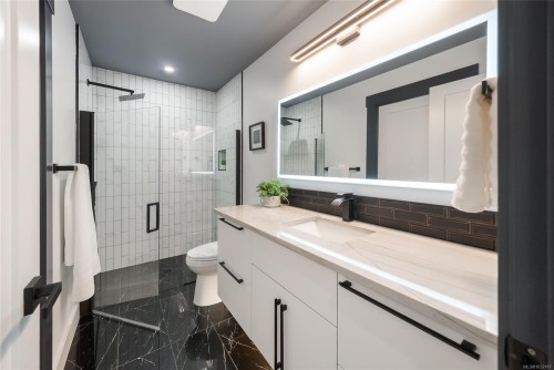 1704 Warn Way, Qualicum Beach, BC 