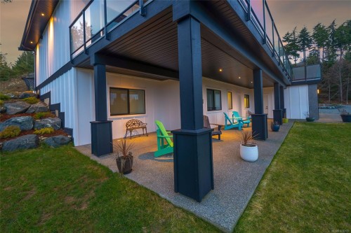 1704 Warn Way, Qualicum Beach, BC 