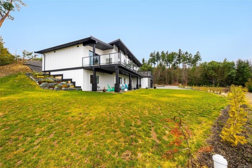 1704 Warn Way, Qualicum Beach, BC 