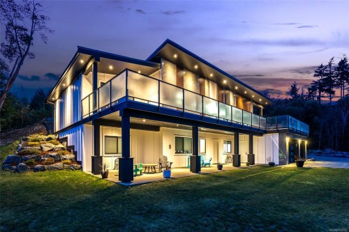 1704 Warn Way, Qualicum Beach, BC 