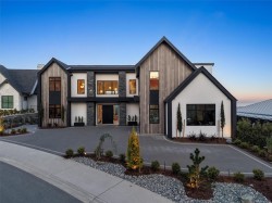 2371 Lairds Gate Langford, BC V9B 0L2