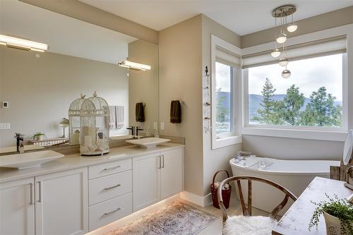 3303 Water Birch Circle, Kelowna, BC - Indoor Photo Showing Bathroom