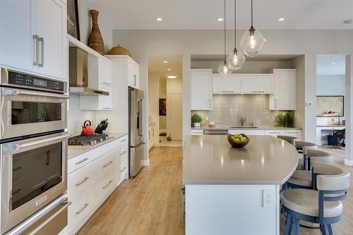 3303 Water Birch Circle, Kelowna, BC - Indoor Photo Showing Kitchen With Upgraded Kitchen