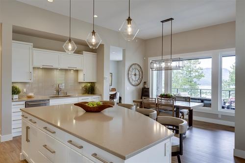 3303 Water Birch Circle, Kelowna, BC - Indoor Photo Showing Kitchen With Upgraded Kitchen