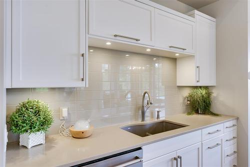 3303 Water Birch Circle, Kelowna, BC - Indoor Photo Showing Kitchen