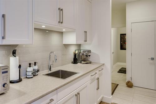 3303 Water Birch Circle, Kelowna, BC - Indoor Photo Showing Kitchen