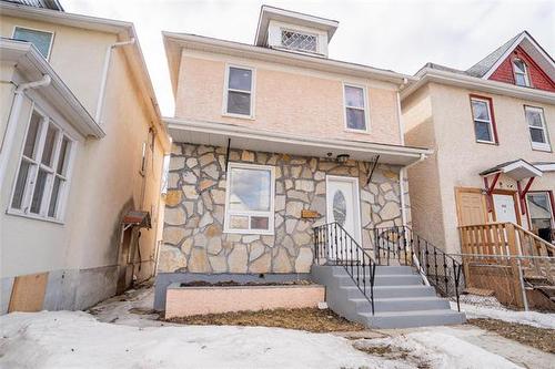 450 Victor ST  Winnipeg, MB R3G 1P9