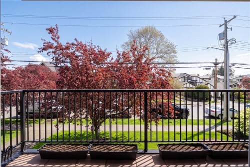 201-9942 Third St, Sidney, BC - Outdoor