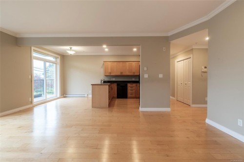 201-9942 Third St, Sidney, BC - Indoor