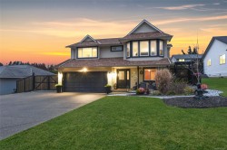 1866 Hawk Dr Courtenay, BC V9N 8Y8