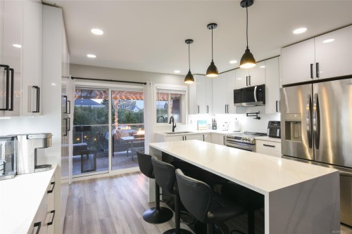 1866 Hawk Dr, Courtenay, BC 