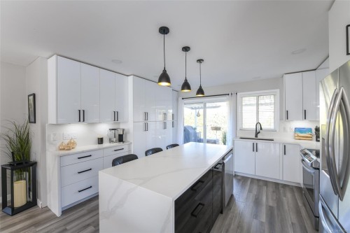 1866 Hawk Dr, Courtenay, BC 