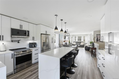 1866 Hawk Dr, Courtenay, BC 