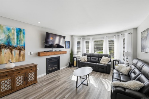 1866 Hawk Dr, Courtenay, BC 