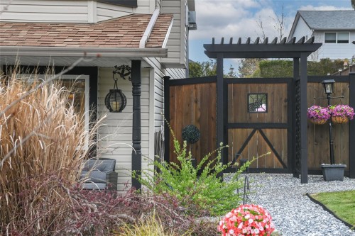 1866 Hawk Dr, Courtenay, BC 