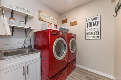 1866 Hawk Dr, Courtenay, BC 