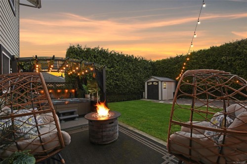 1866 Hawk Dr, Courtenay, BC 