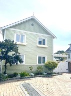 485 Head St Esquimalt, BC V9A 5S1