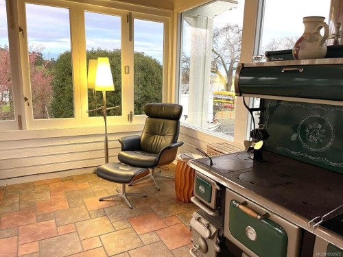 485 Head St, Esquimalt, BC 