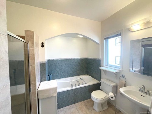 485 Head St, Esquimalt, BC 