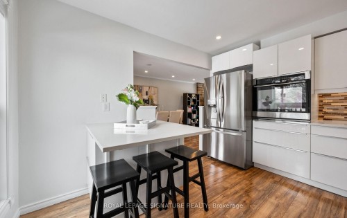 6943 Estoril Road, Mississauga, ON - Indoor Photo Showing Kitchen