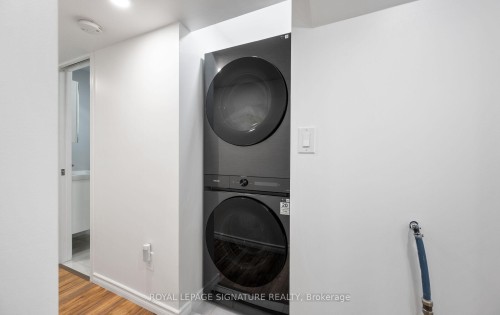 6943 Estoril Road, Mississauga, ON - Indoor Photo Showing Laundry Room