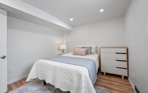 6943 Estoril Road, Mississauga, ON - Indoor Photo Showing Bedroom