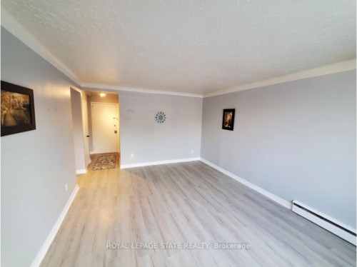 981 Mohawk Road E, Hamilton, ON - Indoor Photo Showing Other Room