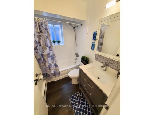 981 Mohawk Road E, Hamilton, ON - Indoor Photo Showing Bathroom