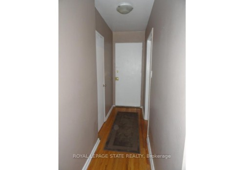 981 Mohawk Road E, Hamilton, ON - Indoor Photo Showing Other Room