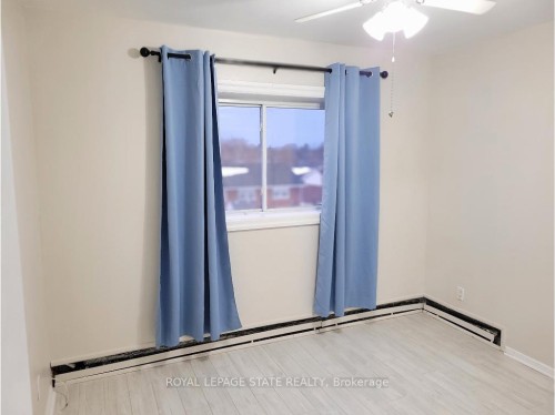 981 Mohawk Road E, Hamilton, ON - Indoor Photo Showing Other Room