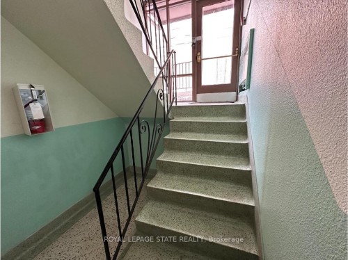 981 Mohawk Road E, Hamilton, ON - Indoor Photo Showing Other Room
