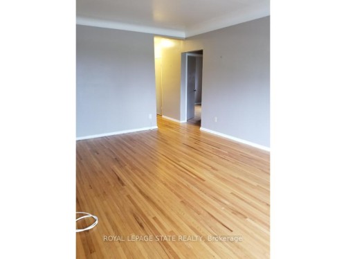 981 Mohawk Road E, Hamilton, ON - Indoor Photo Showing Other Room