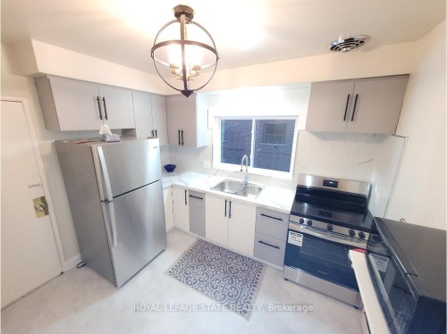 981 Mohawk Road E, Hamilton, ON - Indoor Photo Showing Kitchen