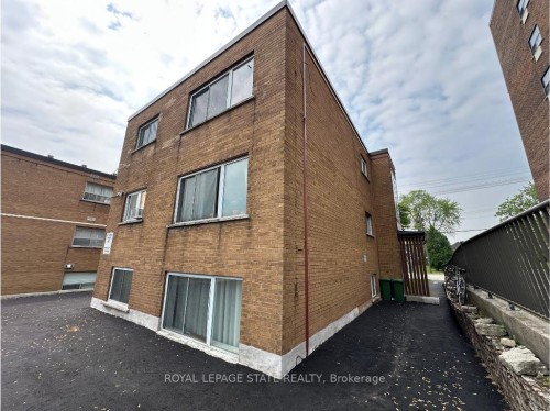 981 Mohawk Road E, Hamilton, ON - Outdoor With Exterior