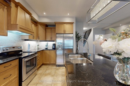 34 Forest Valley Crescent, Hamilton, ON - Indoor Photo Showing Kitchen With Stainless Steel Kitchen With Double Sink
