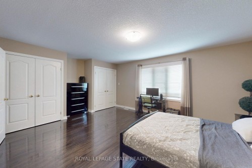 34 Forest Valley Crescent, Hamilton, ON - Indoor Photo Showing Bedroom