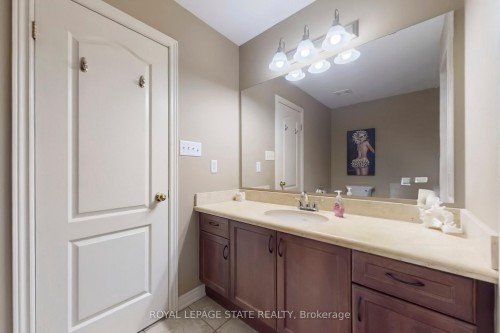 34 Forest Valley Crescent, Hamilton, ON - Indoor Photo Showing Bathroom