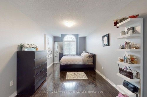 34 Forest Valley Crescent, Hamilton, ON - Indoor Photo Showing Bedroom