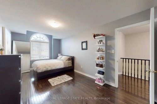 34 Forest Valley Crescent, Hamilton, ON - Indoor Photo Showing Bedroom