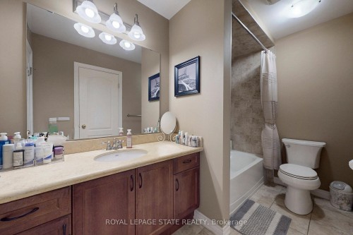 34 Forest Valley Crescent, Hamilton, ON - Indoor Photo Showing Bathroom