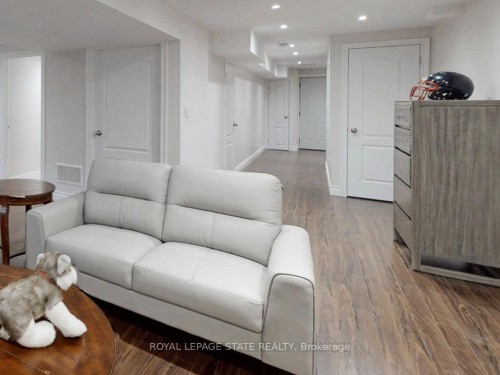 34 Forest Valley Crescent, Hamilton, ON - Indoor Photo Showing Living Room