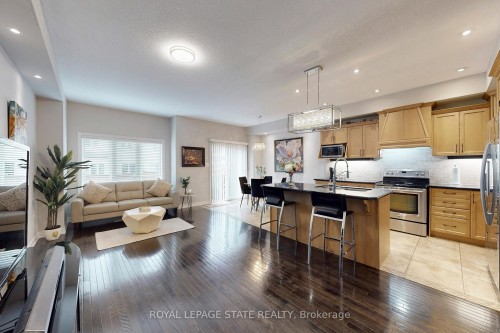 34 Forest Valley Crescent, Hamilton, ON - Indoor Photo Showing Kitchen With Stainless Steel Kitchen With Upgraded Kitchen